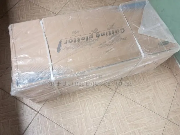 2ft Cutting Plotter · Photo 1