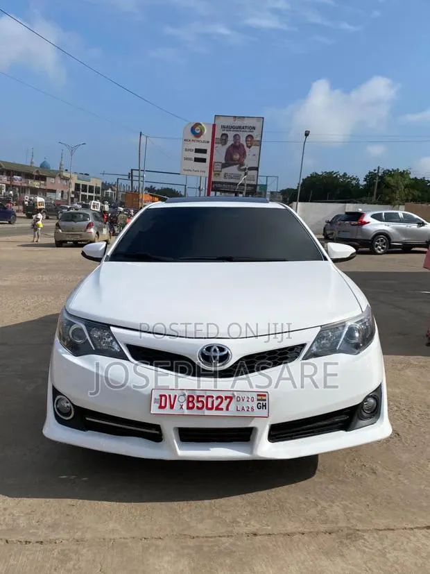 Toyota Camry 2014 White · Photo 1