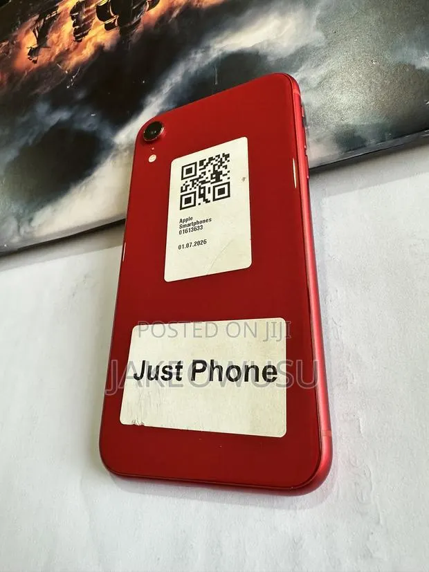 Apple iPhone XR 64 GB Red · Photo 1