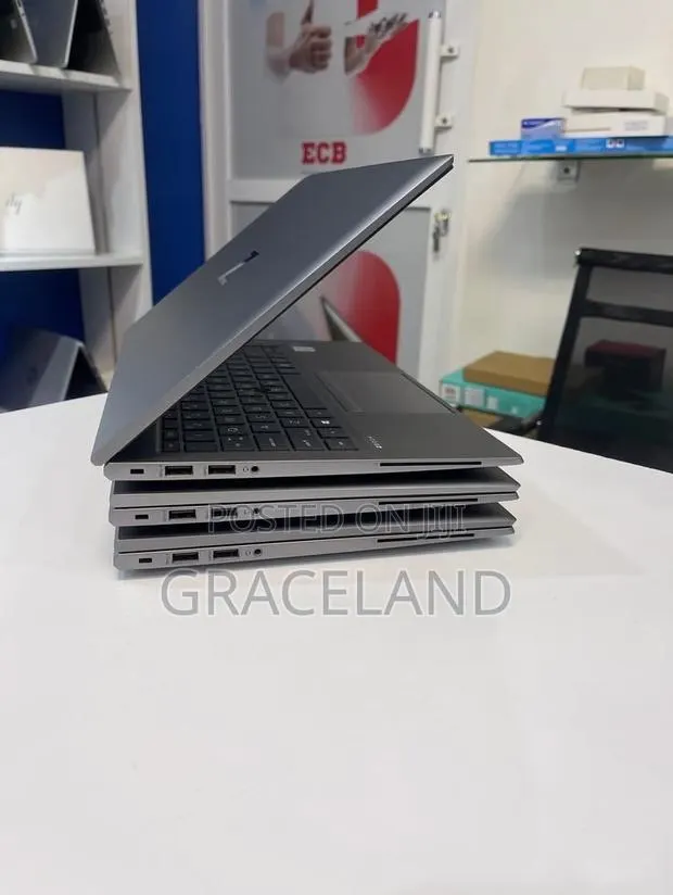 Laptop HP ZBook Firefly 14 G7 32GB Intel Core i7 SSD 512GB · Photo 1