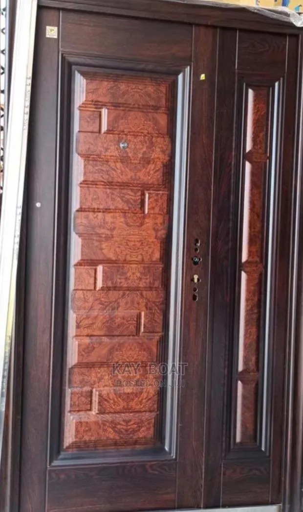 A Cool Door With All Accessories Available · Photo 1