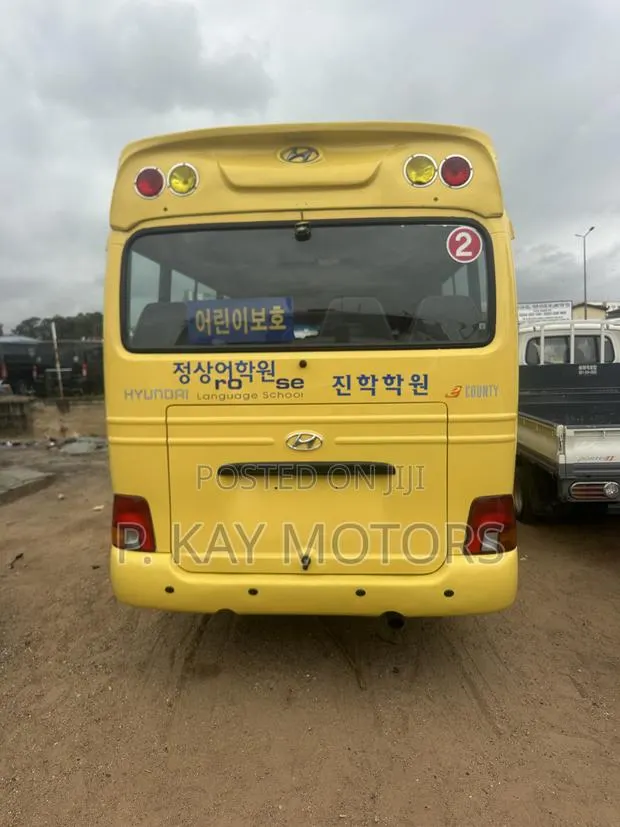 Hyundai County 2012 Yellow · Photo 6