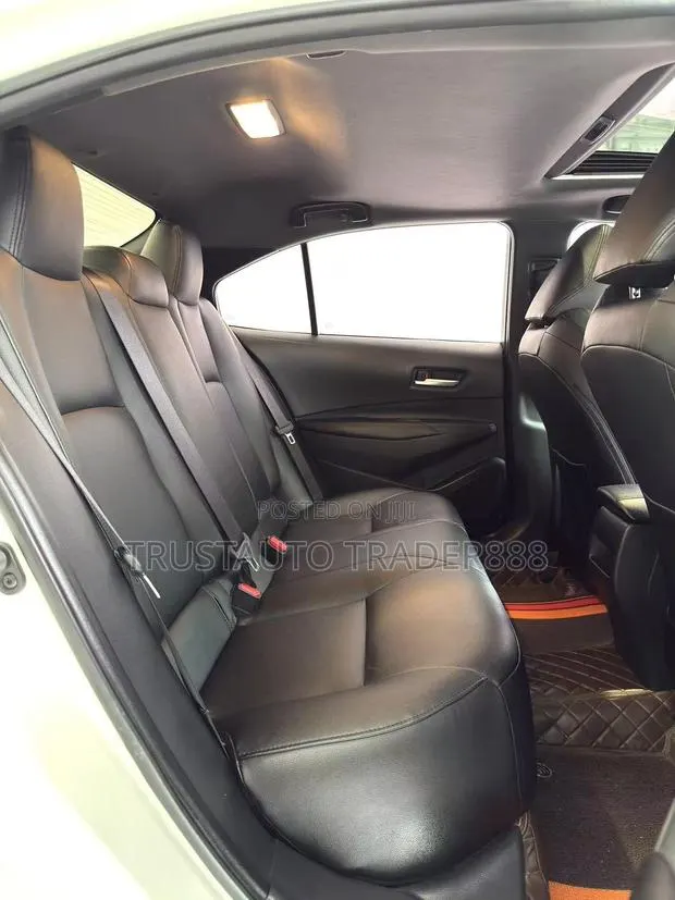 Toyota Corolla 2021 White · Photo 1
