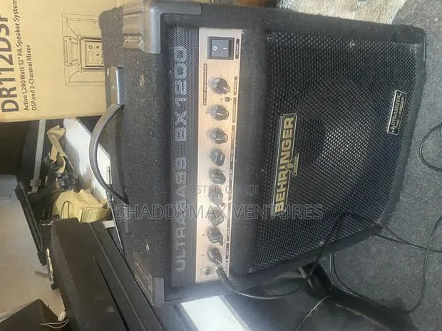 Behringer Bulgera Bass Combo BX 1200 · Photo 1