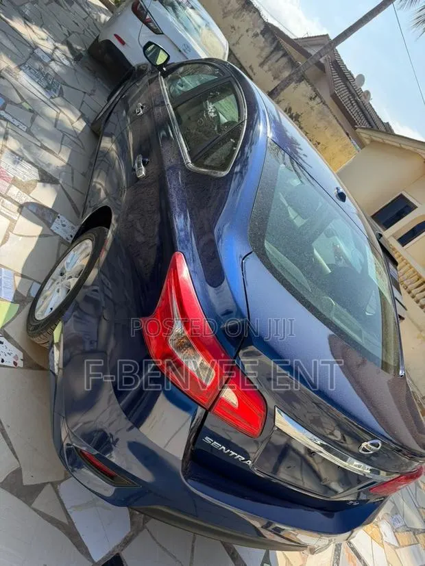 Nissan Sentra SV 2018 Blue · Photo 1