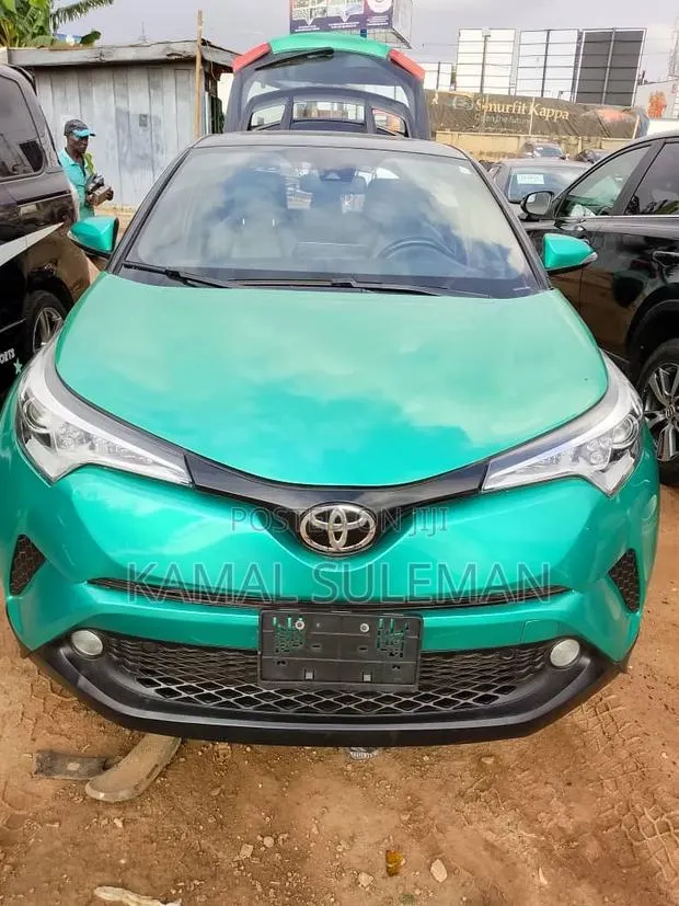 Toyota C-HR 2018 Green · Photo 1