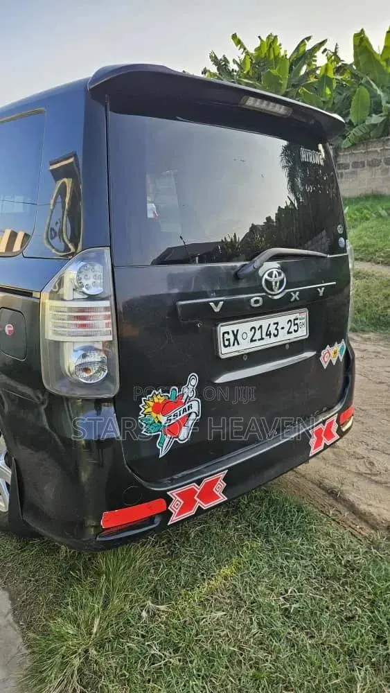 Toyota Voxy 2014 Black · Photo 1
