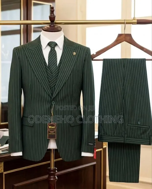 Luxurious Green Suit for Men · Photo 1