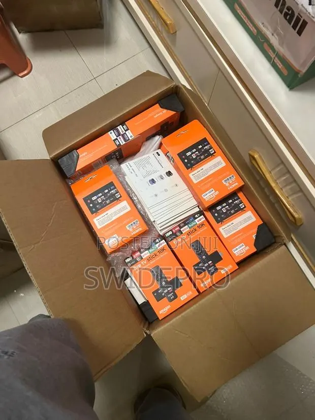 Amazon Fire Tv Stick + Remote · Photo 1