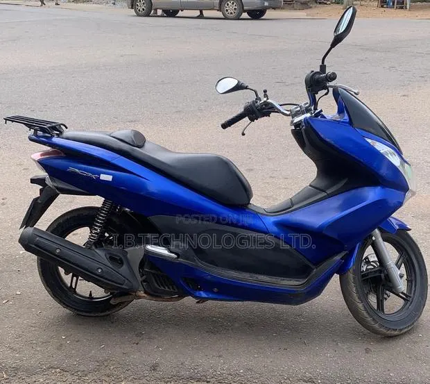 Honda 2016 Blue · Photo 1