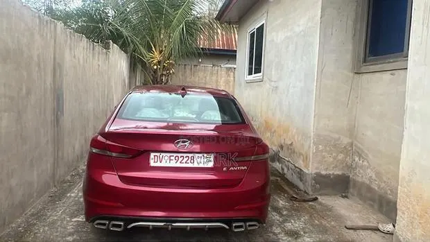 Hyundai Elantra 2018 Red