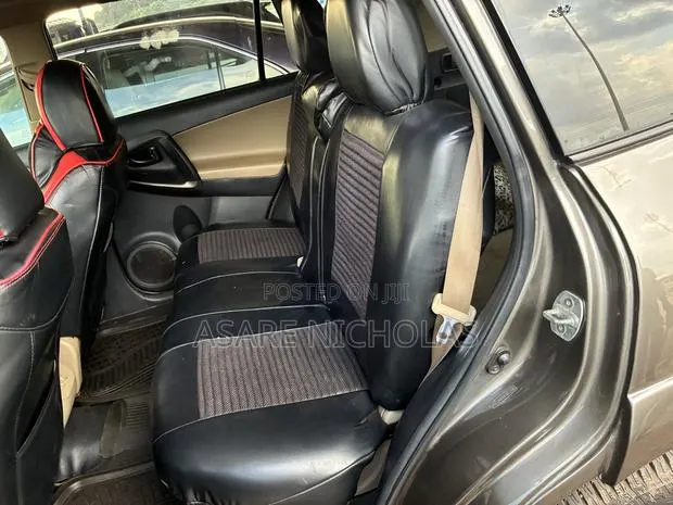 Toyota RAV4 2014 Gray · Photo 1