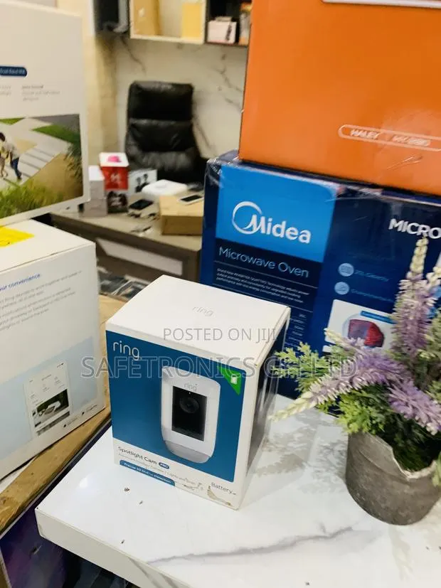 Neatly Sealed Floodlight Cam Pro | Outdoor Floodlight Security Camera · Photo 1