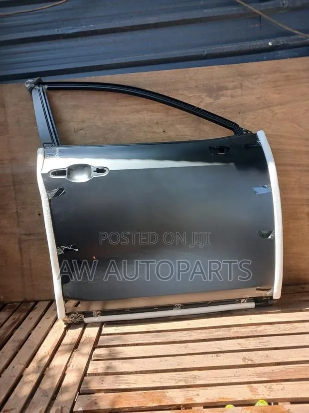 Lexus NX 200 2023-2026 Doors. · Photo 1