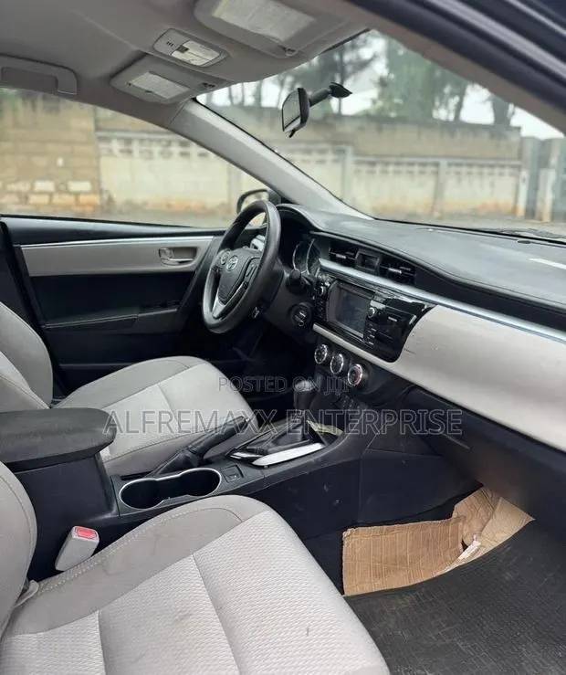 Toyota Corolla LE 4dr Sedan (1.8L 4cyl CVT) 2016 Black · Photo 1