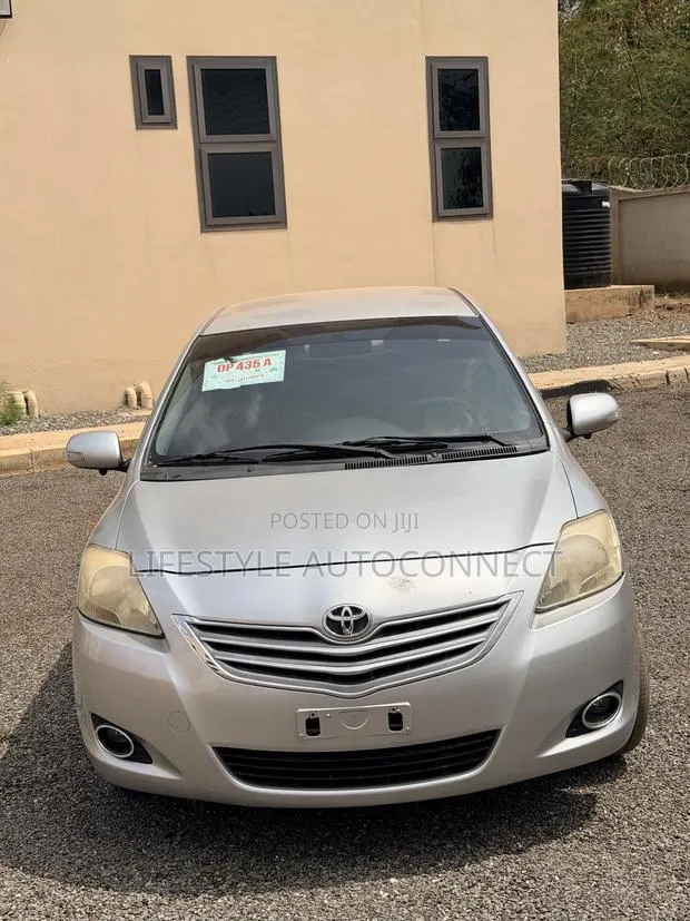 Toyota Vios 2011 Silver · Photo 1