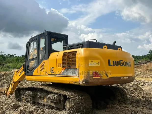 Excavator for Hiring · Photo 1