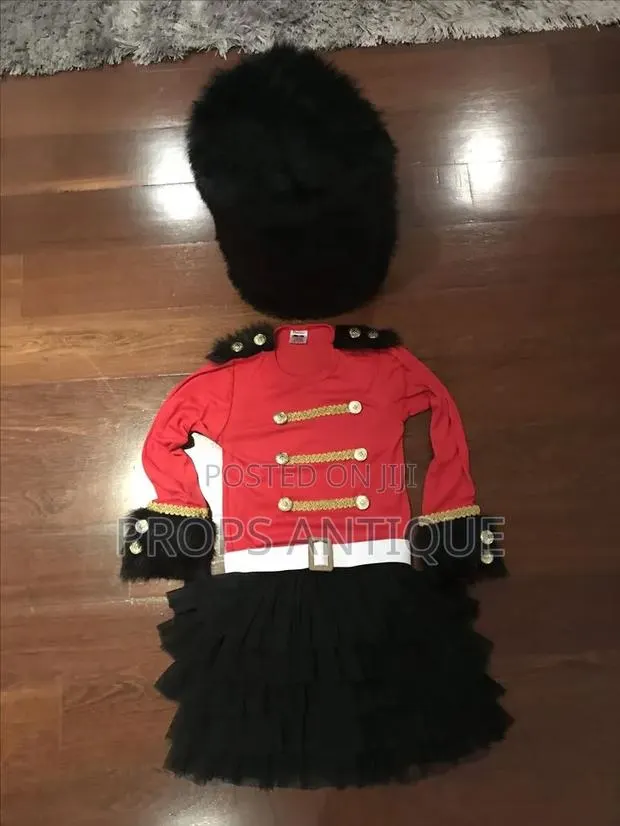 British Palace Guard Costume · Photo 4