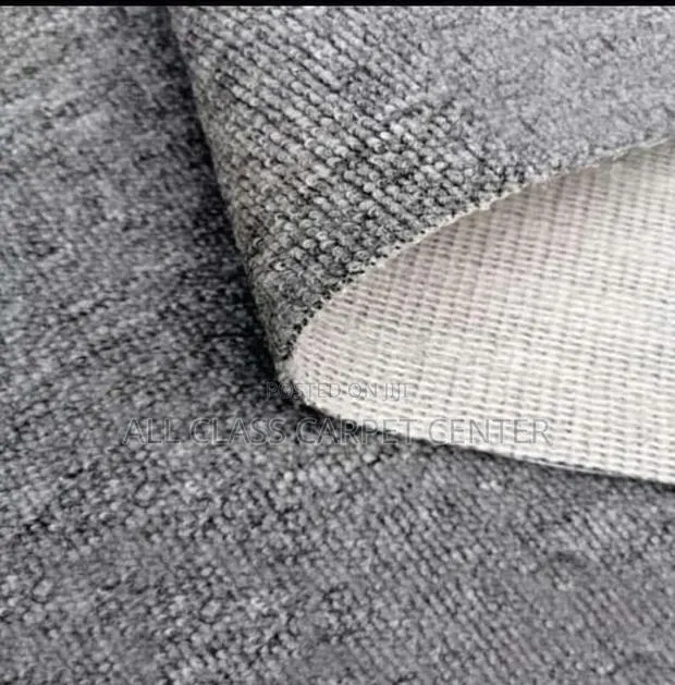 Plain Grey Industrial Floor Woolen Rug · Photo 1