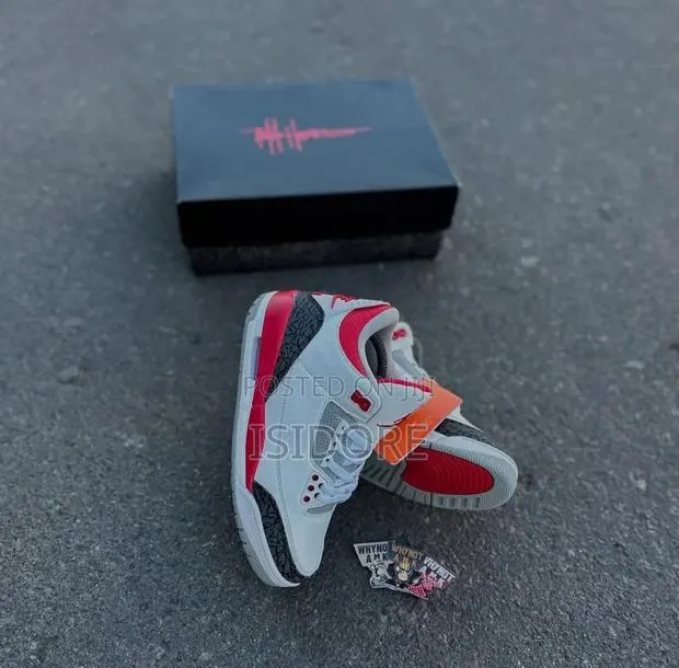 Nike Air Jordan 4 · Photo 1