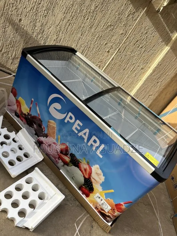 Pearl Ice Cream/ Display Freezer 588 Litres Gross · Photo 1
