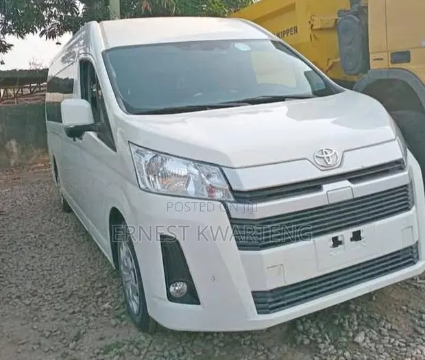 Toyota HiAce 2021 White · Photo 1