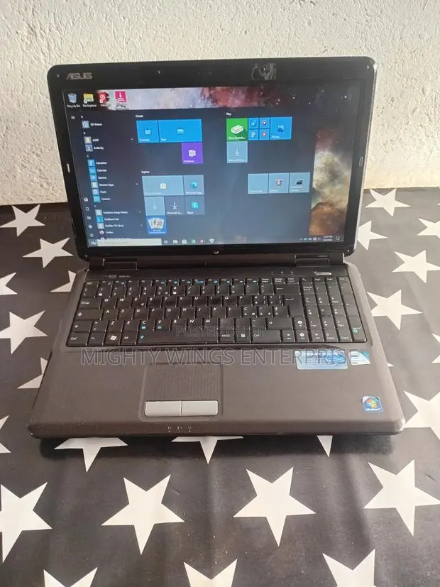 Laptop Asus K50IJ 4GB Intel Pentium HDD 250GB · Photo 1