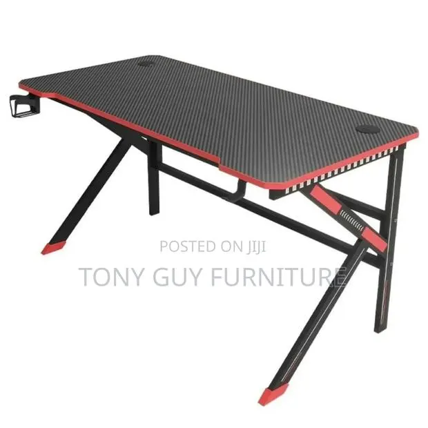 Metal Gaming Table · Photo 1