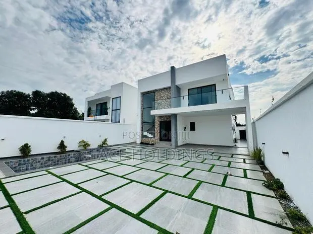 4bdrm Mansion in School Junction for sale · Photo 1