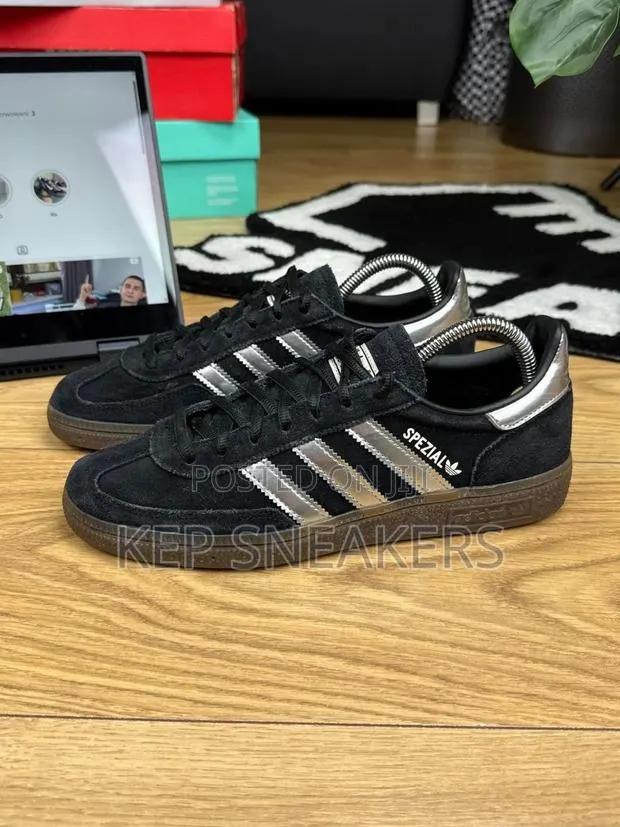 Adidas Handball Spezial Core Black Silver Stripes · Photo 1