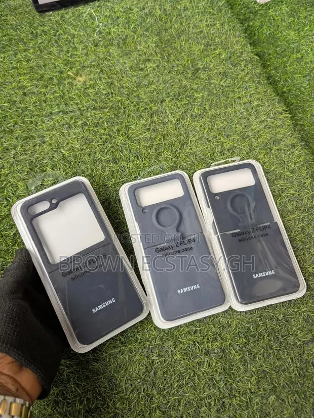 Zflip 4 and 5 Silicone Cases · Photo 1