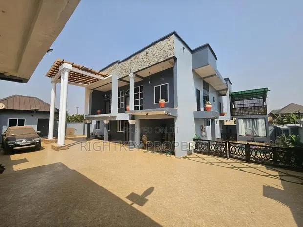 6bdrm Duplex in Rightkey, Kumasi Metropolitan for sale · Photo 1