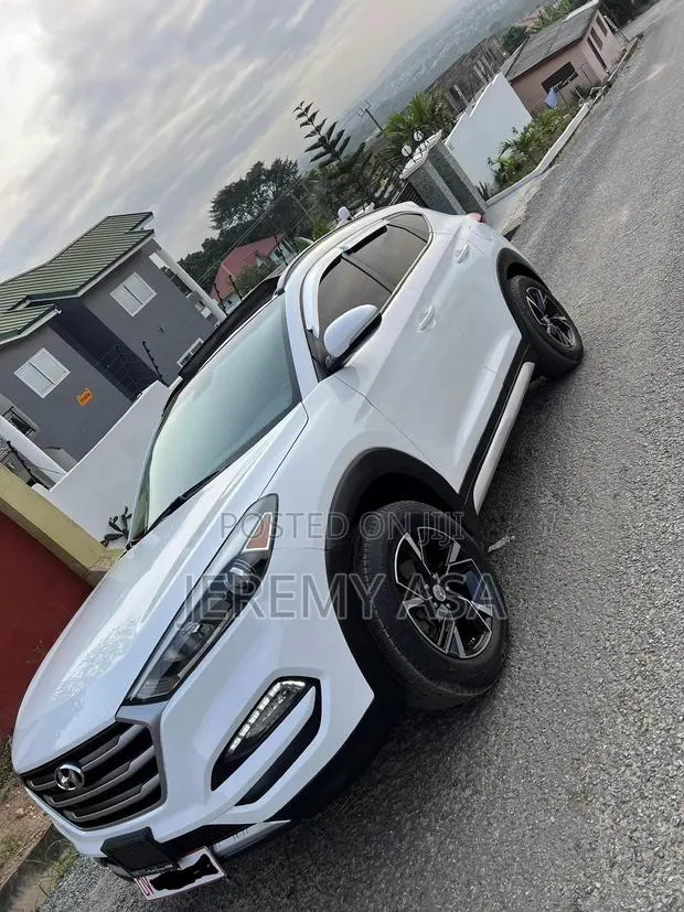 Hyundai Tucson SE AWD 2017 White · Photo 1