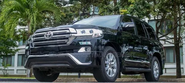 Land Cruiser Pick Up for Rent · Photo 1