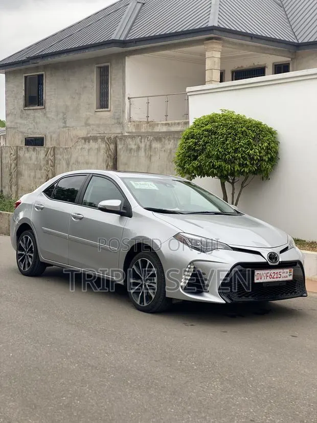 Toyota Corolla 2019 Silver · Photo 1