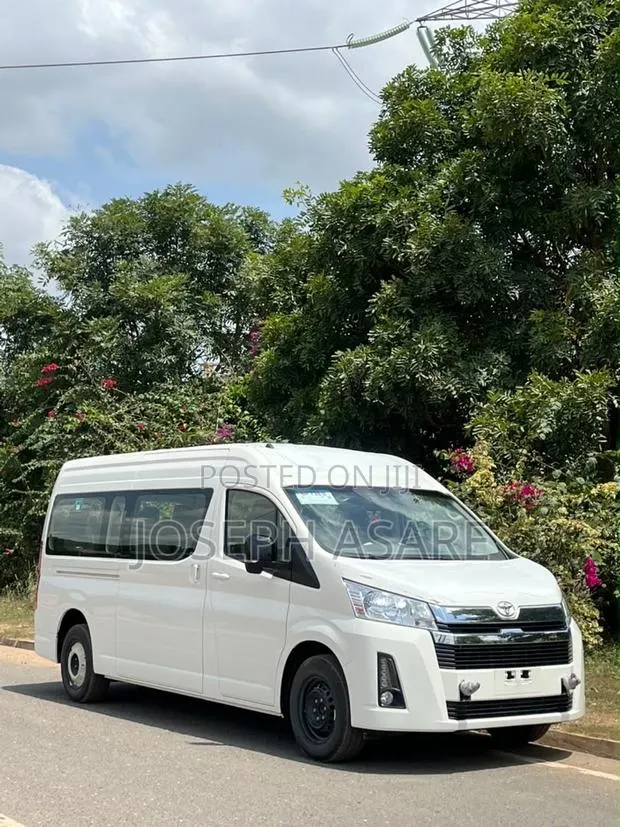 Toyota HiAce 2026 White · Photo 1