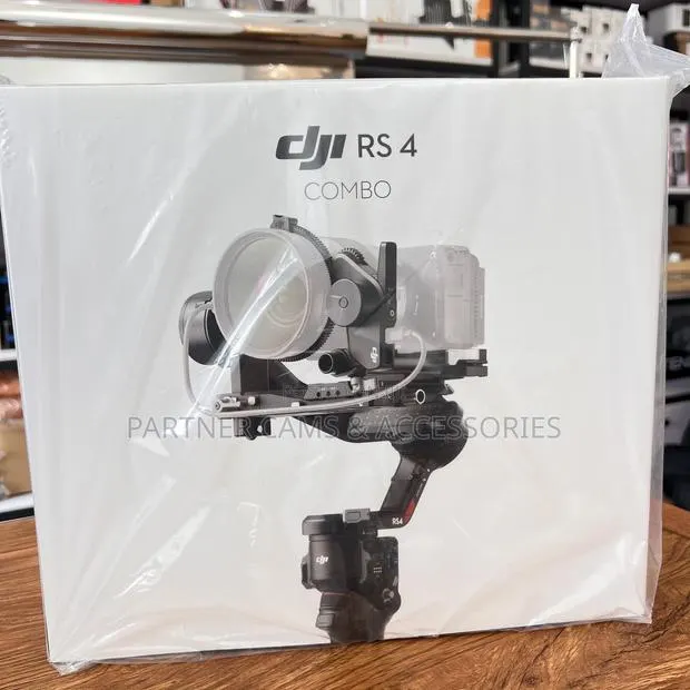 DJI RS 4 Combo Gimbal · Photo 1