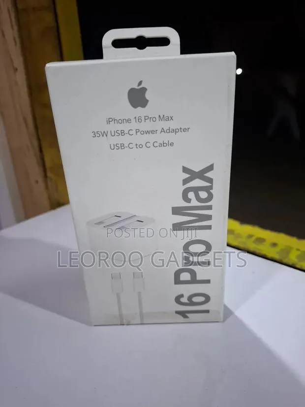 20W USB-C Power Adapter + USB-C to Lightning Cable · Photo 1