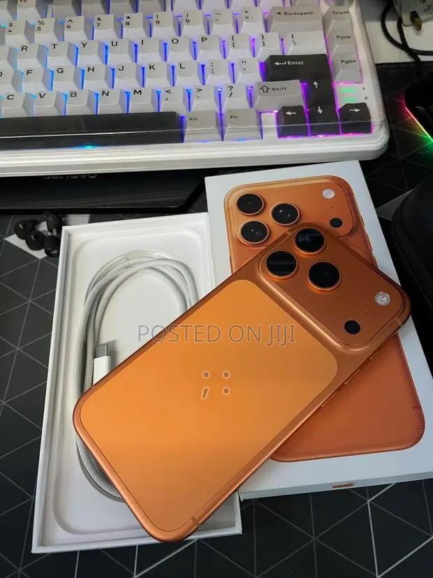 Apple iPhone 17 Pro Max 512 GB Orange · Photo 1