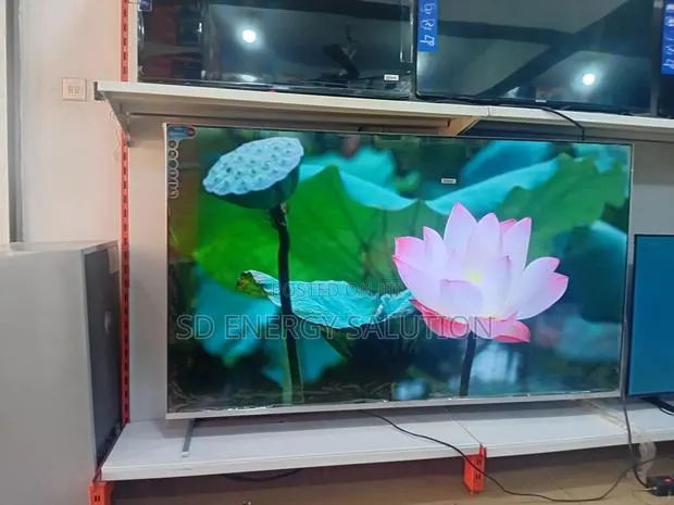 Green 75" Ultra Hd Tv · Photo 1