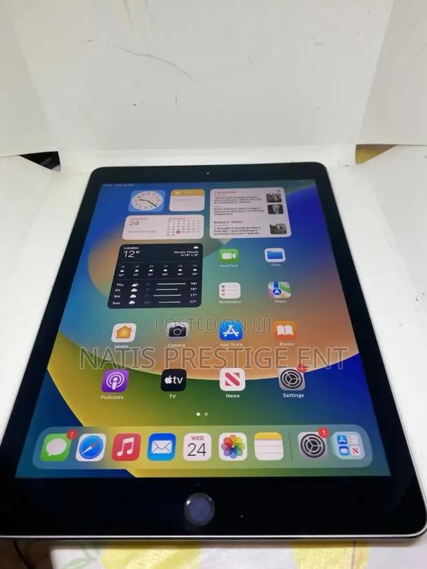 Apple iPad 9.7 128 GB Silver · Photo 1