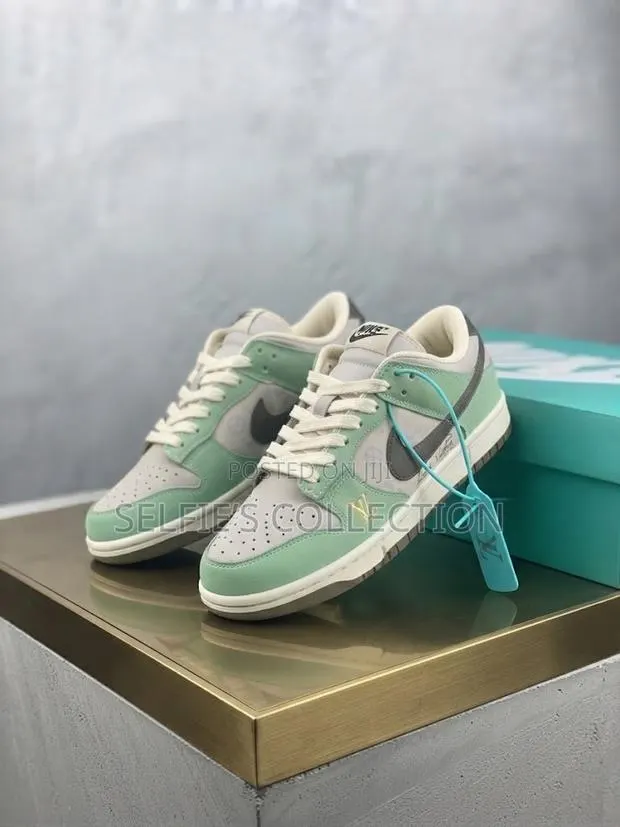 Nike Shoes · Photo 1