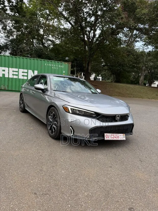 Honda Civic LX CVT 2025 Silver · Photo 1