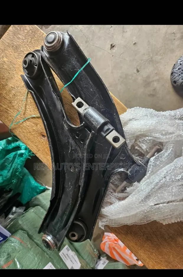 Nissan Rogue 2008 Lower Arm · Photo 1