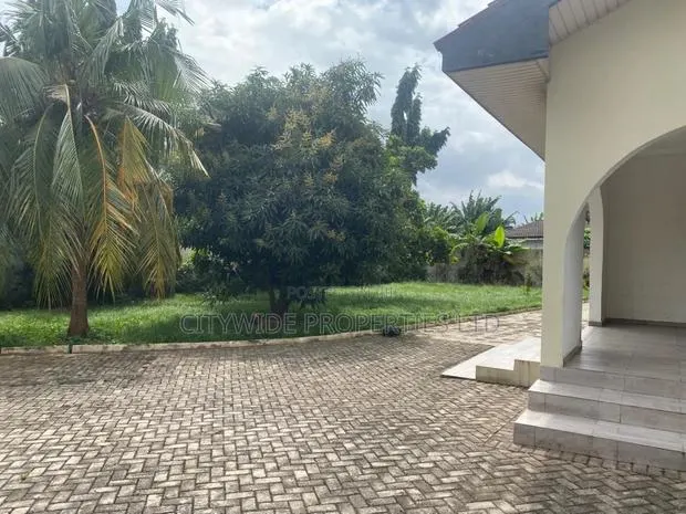 Furnished 5bdrm House in Boundary Road Area for rent · Photo 1