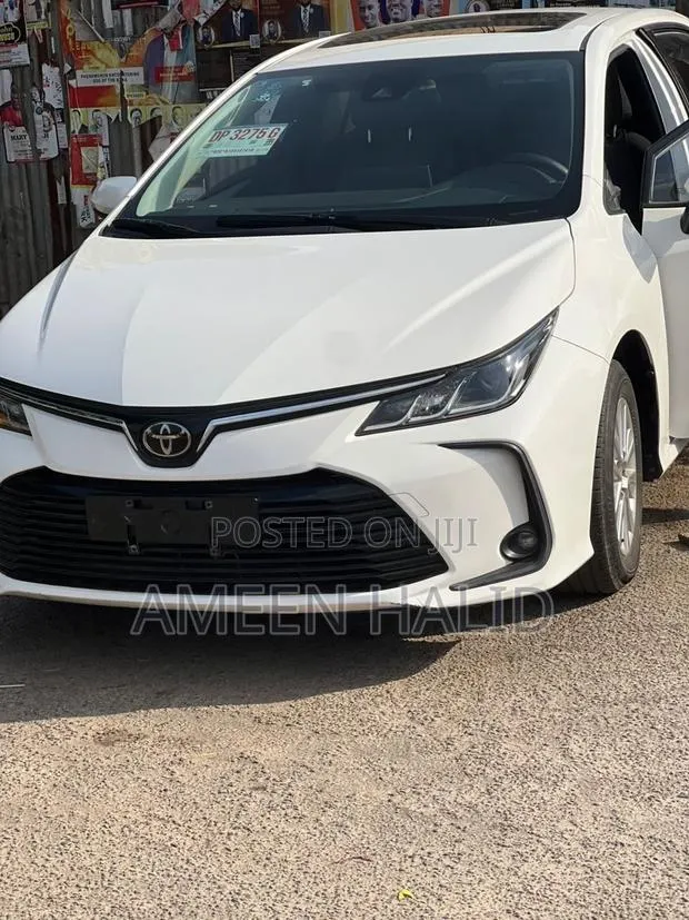 Toyota Corolla LE 2020 White · Photo 1