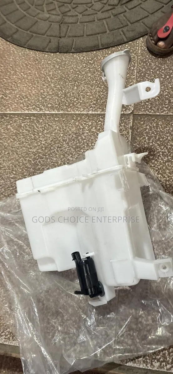 Wiper Wash Bottle Versa 2020-2021-2022-2023 · Photo 1