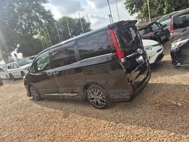 Toyota Esquire 2016 Black · Photo 1
