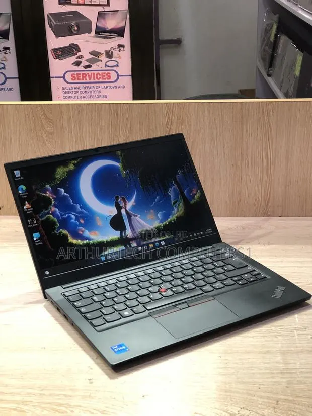 Laptop Lenovo ThinkPad E14 Gen 5 8GB AMD Ryzen 5 SSD 256GB · Photo 1