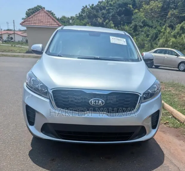 Kia Sorento 2019 Silver · Photo 1